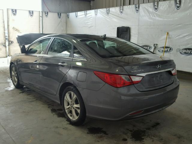 5NPEC4AC0BH116589 - 2011 HYUNDAI SONATA SE GRAY photo 3