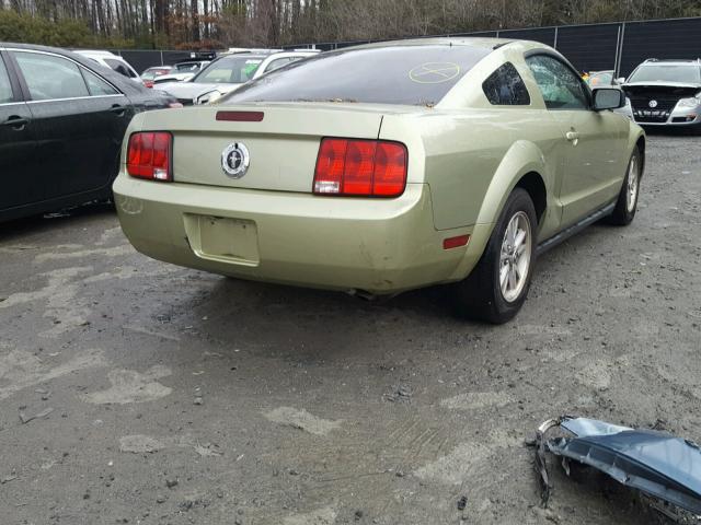 1ZVFT80N165221840 - 2006 FORD MUSTANG GREEN photo 4