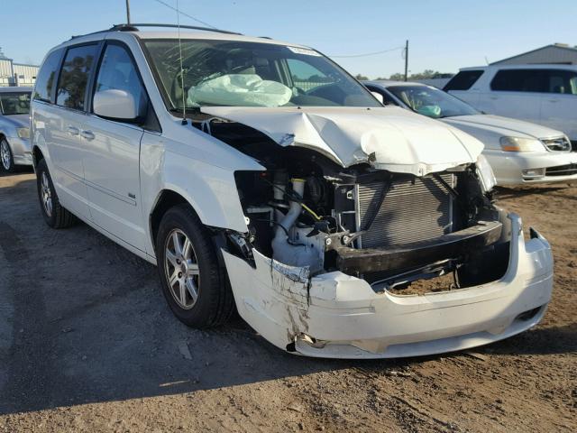 2A8HR54P08R701273 - 2008 CHRYSLER TOWN & COU WHITE photo 1