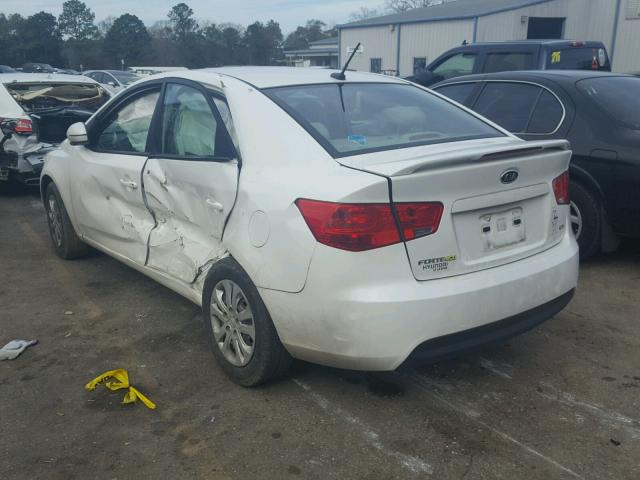 KNAFU4A28B5413938 - 2011 KIA FORTE EX WHITE photo 3