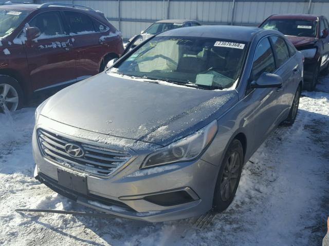 5NPE24AF9GH288513 - 2016 HYUNDAI SONATA SE GRAY photo 2