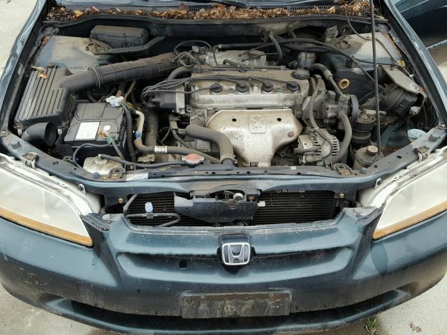 1HGCG5540WA077845 - 1998 HONDA ACCORD LX GREEN photo 7