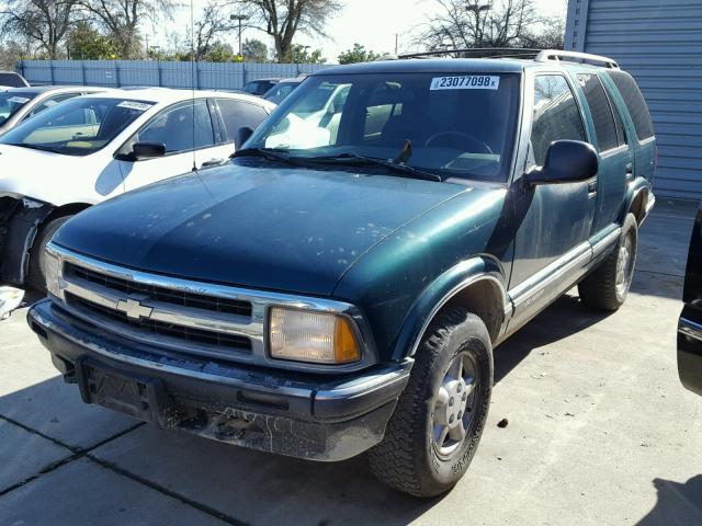 1GNDT13W4T2118311 - 1996 CHEVROLET BLAZER GREEN photo 2