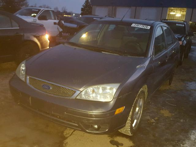 1FAFP34N97W154099 - 2007 FORD FOCUS ZX4 GRAY photo 2