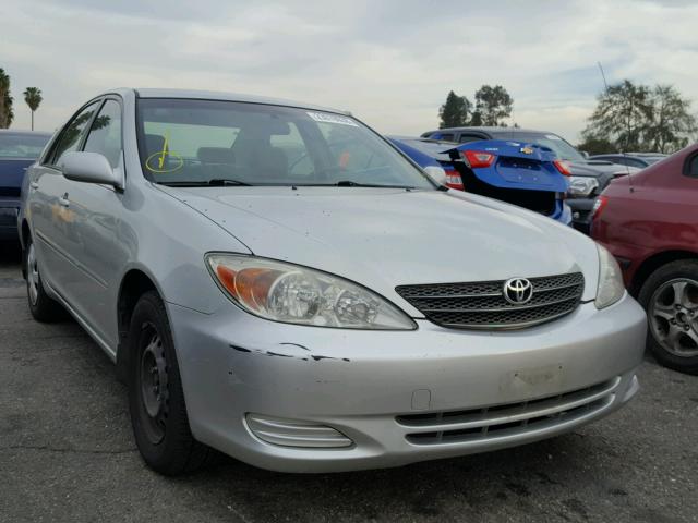 JTDBE32K620053119 - 2002 TOYOTA CAMRY LE SILVER photo 1