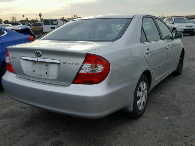 JTDBE32K620053119 - 2002 TOYOTA CAMRY LE SILVER photo 4