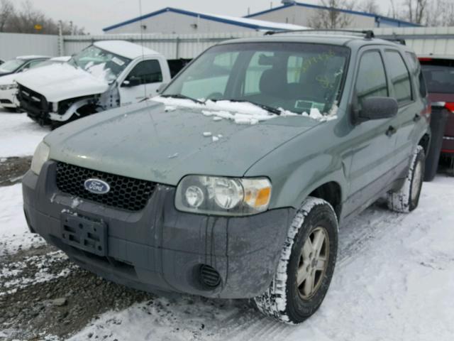 1FMYU92Z65DA10485 - 2005 FORD ESCAPE XLS GREEN photo 2