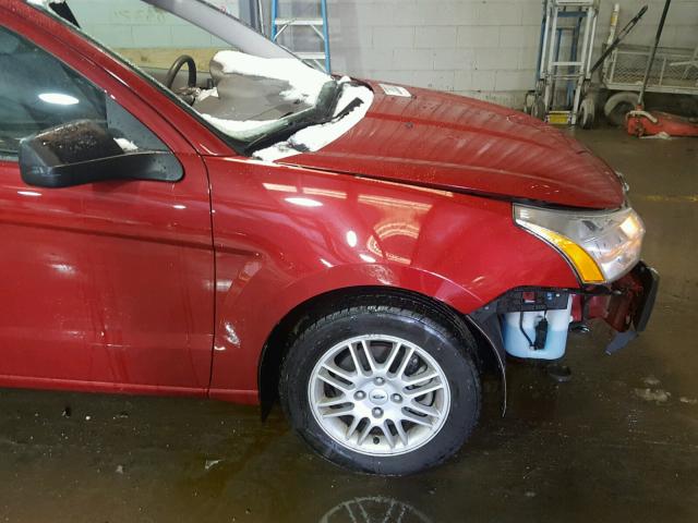 1FAHP3FN3AW224158 - 2010 FORD FOCUS SE RED photo 9