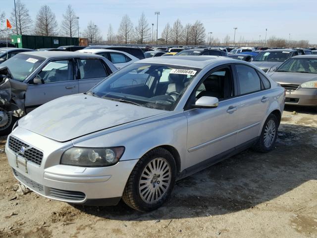 YV1MS382842017054 - 2004 VOLVO S40 2.4I SILVER photo 2