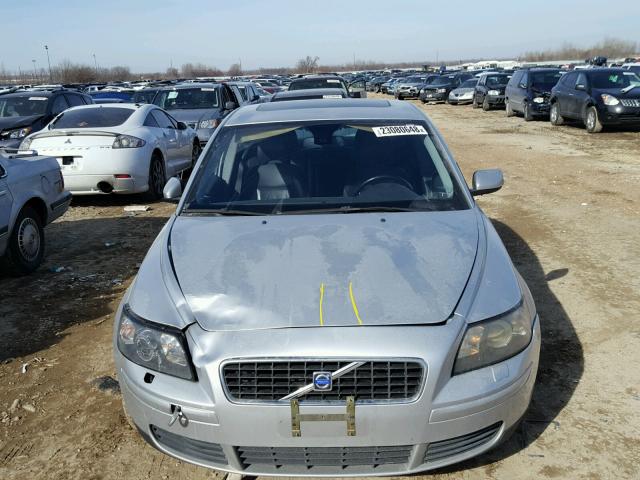 YV1MS382842017054 - 2004 VOLVO S40 2.4I SILVER photo 7