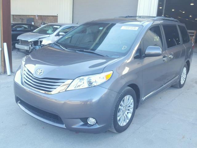 5TDYK3DC9FS563895 - 2015 TOYOTA SIENNA XLE GRAY photo 2