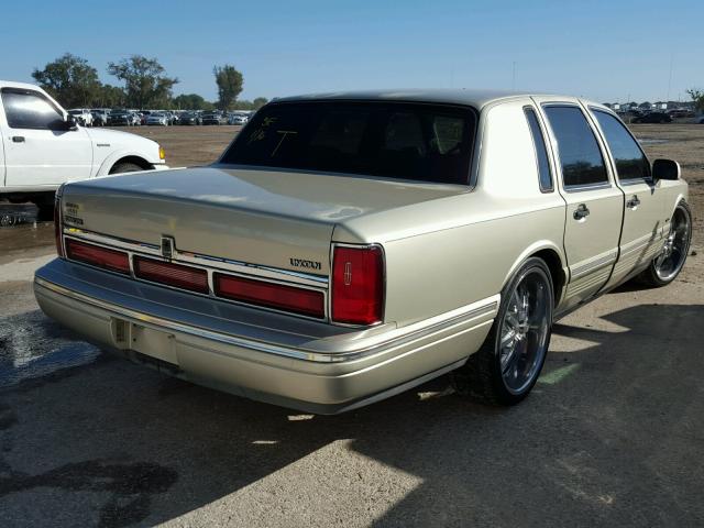 1LNLM82W2VY634030 - 1997 LINCOLN TOWN CAR S BEIGE photo 4