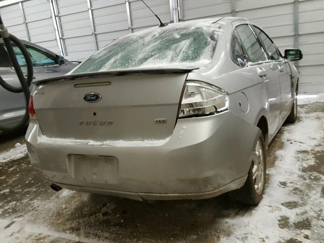 1FAHP35N18W132865 - 2008 FORD FOCUS SE SILVER photo 4