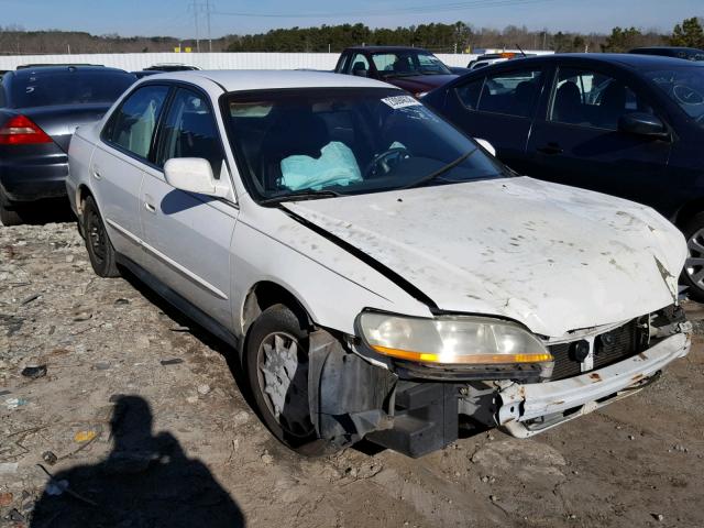 1HGCG56401A124797 - 2001 HONDA ACCORD LX WHITE photo 1