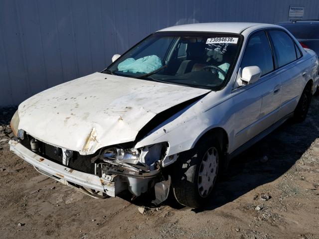 1HGCG56401A124797 - 2001 HONDA ACCORD LX WHITE photo 2