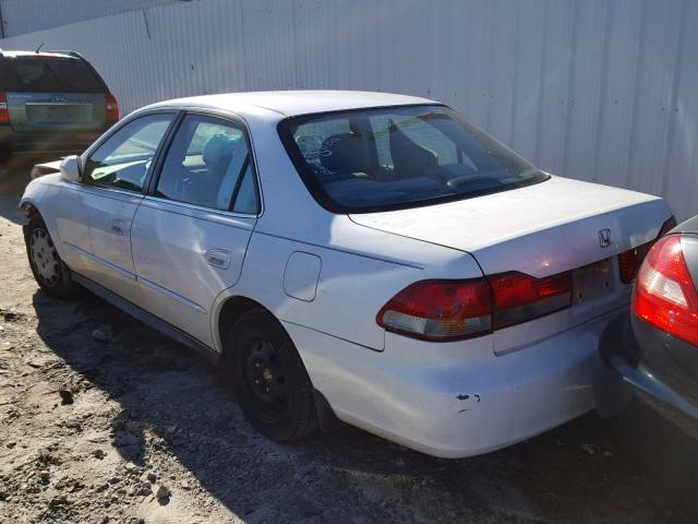 1HGCG56401A124797 - 2001 HONDA ACCORD LX WHITE photo 3