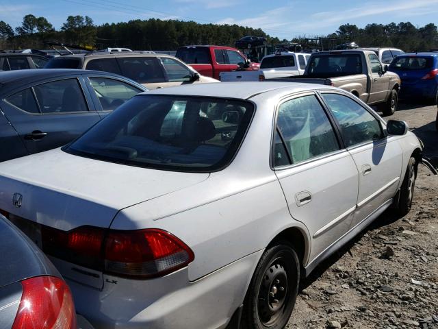 1HGCG56401A124797 - 2001 HONDA ACCORD LX WHITE photo 4