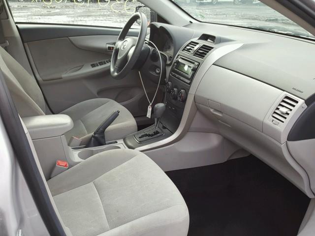 2T1BU4EEXCC872043 - 2012 TOYOTA COROLLA BA SILVER photo 5