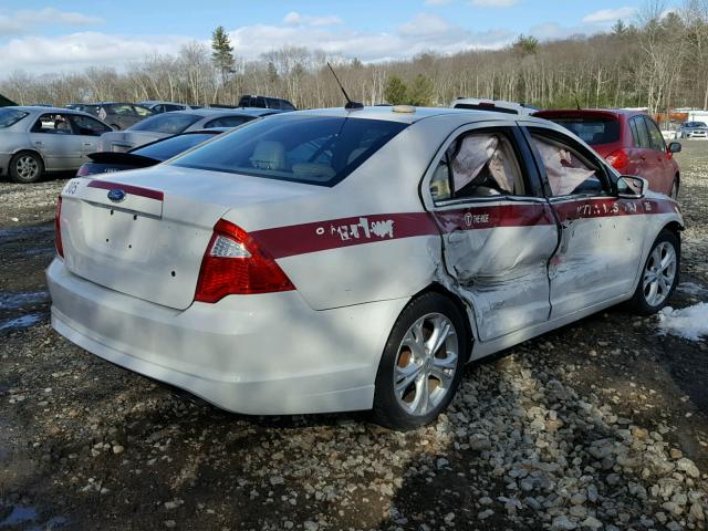 3FAHP0HA2CR100591 - 2012 FORD FUSION SE WHITE photo 4