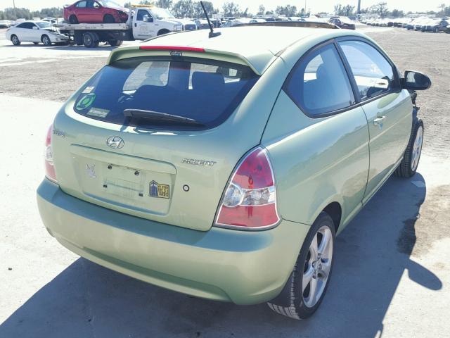 KMHCN36C68U105093 - 2008 HYUNDAI ACCENT SE GREEN photo 4