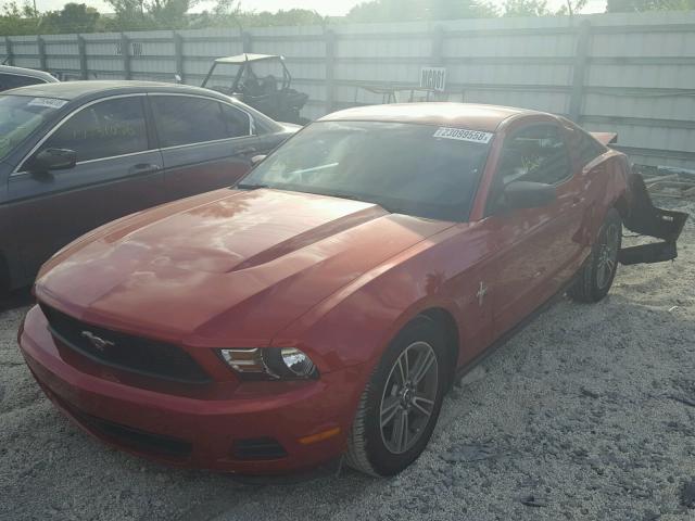 1ZVBP8AN5A5172328 - 2010 FORD MUSTANG RED photo 2