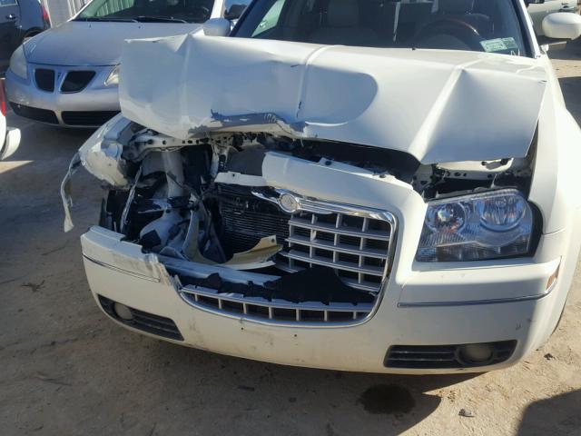 2C3JA53G95H155306 - 2005 CHRYSLER 300 TOURIN CREAM photo 9