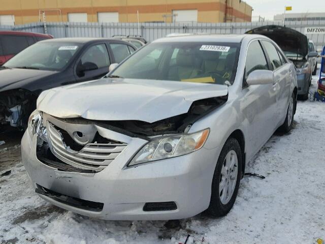 4T1BK46K27U042221 - 2007 TOYOTA CAMRY NEW SILVER photo 2