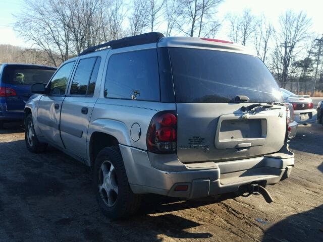 1GNET16S356170361 - 2005 CHEVROLET TRAILBLAZE SILVER photo 3