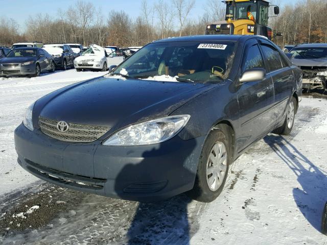 4T1BE32K72U535778 - 2002 TOYOTA CAMRY LE GRAY photo 2
