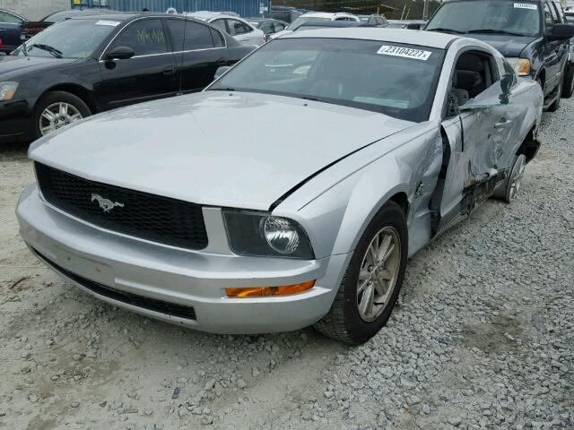 1ZVHT80N995108778 - 2009 FORD MUSTANG SILVER photo 2