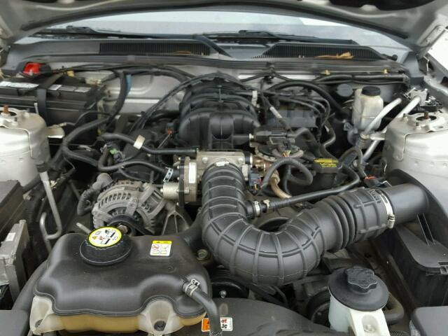 1ZVHT80N995108778 - 2009 FORD MUSTANG SILVER photo 8