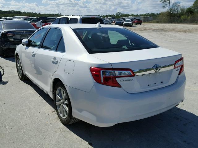 4T1BF1FK0CU556906 - 2012 TOYOTA CAMRY BASE WHITE photo 3