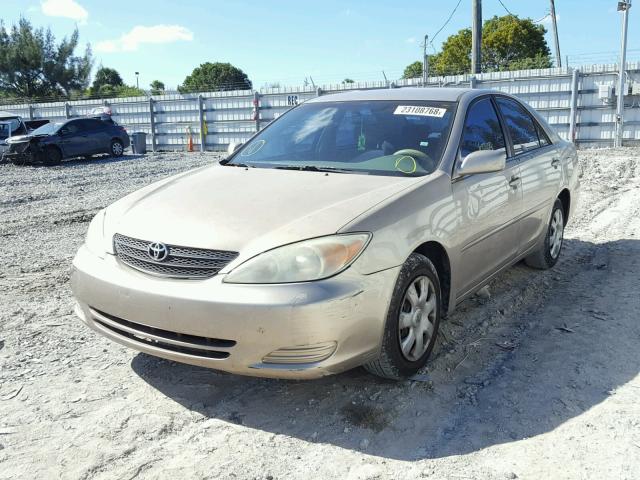 4T1BE32K52U563028 - 2002 TOYOTA CAMRY LE GOLD photo 2