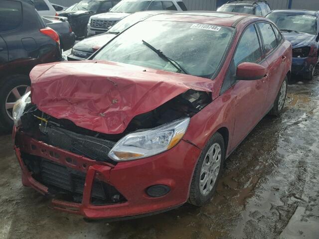 1FAHP3F20CL370592 - 2012 FORD FOCUS SE RED photo 2