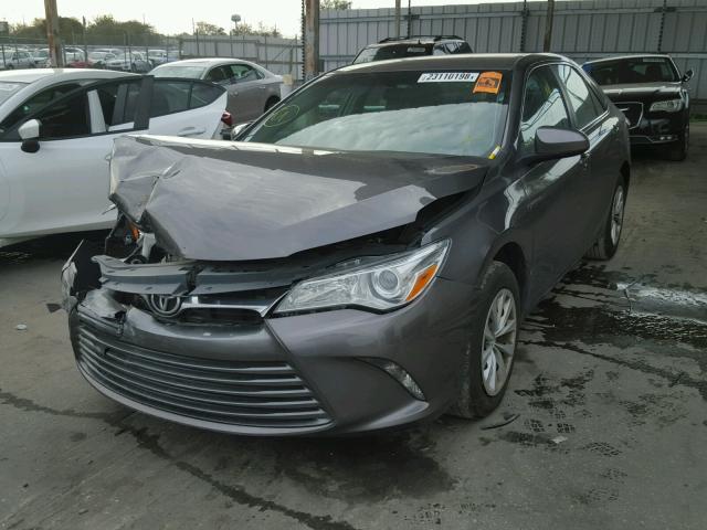 4T4BF1FK1GR547496 - 2016 TOYOTA CAMRY LE GRAY photo 2