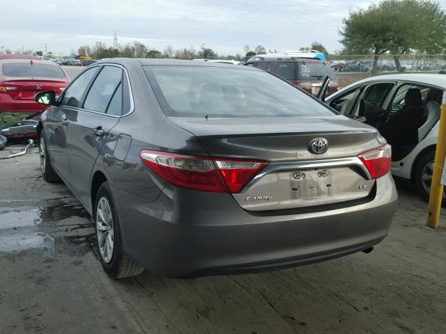 4T4BF1FK1GR547496 - 2016 TOYOTA CAMRY LE GRAY photo 3