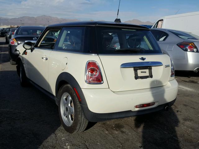 WMWSU3C52BTX97355 - 2011 MINI COOPER WHITE photo 3