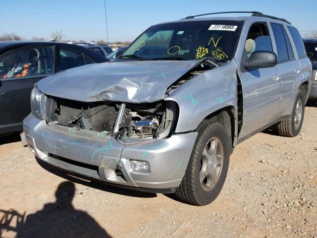 1GNDT33S692103391 - 2009 CHEVROLET TRAILBLAZE SILVER photo 2