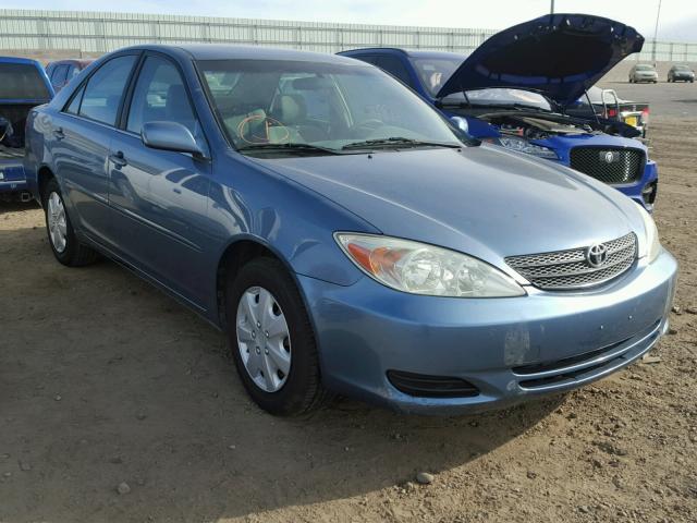 JTDBE32K340275412 - 2004 TOYOTA CAMRY LE BLUE photo 1