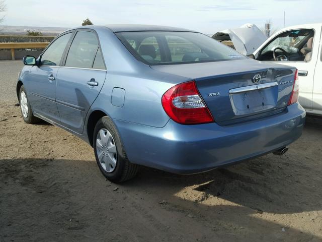 JTDBE32K340275412 - 2004 TOYOTA CAMRY LE BLUE photo 3