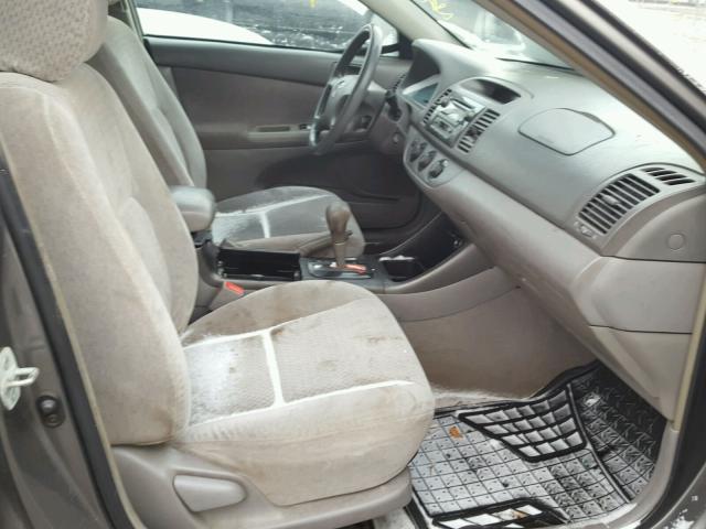 4T1BE32K82U610973 - 2002 TOYOTA CAMRY LE GRAY photo 5