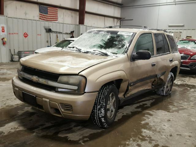 1GNDT13S842216076 - 2004 CHEVROLET TRAILBLAZE GOLD photo 2