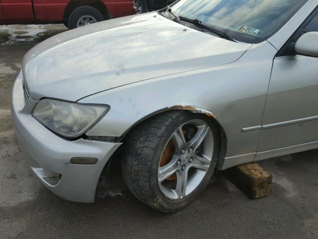 JTHBD182810009425 - 2001 LEXUS IS 300 GRAY photo 9