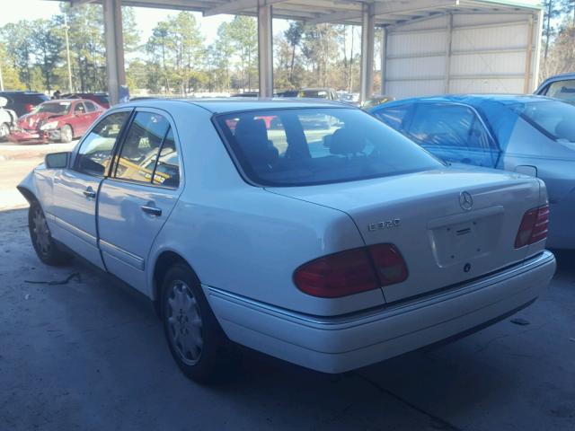 WDBJF65F5WA652147 - 1998 MERCEDES-BENZ E 320 WHITE photo 3