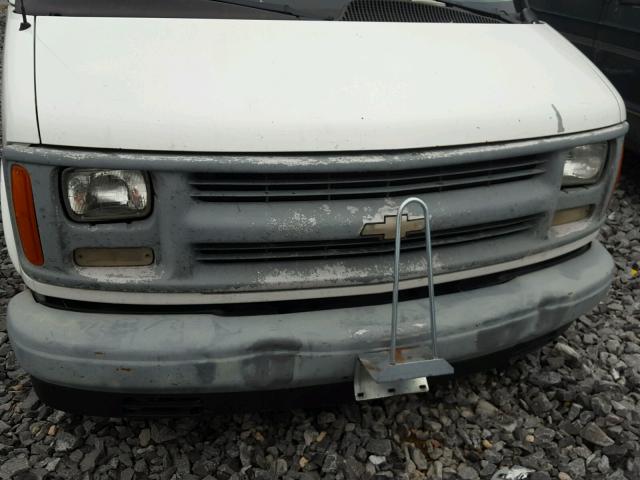 1GCEG15M411187631 - 2001 CHEVROLET EXPRESS G1 WHITE photo 9