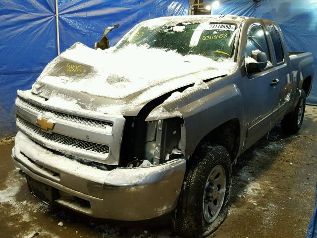 1GCRKREAXCZ194141 - 2012 CHEVROLET SILVERADO GRAY photo 2