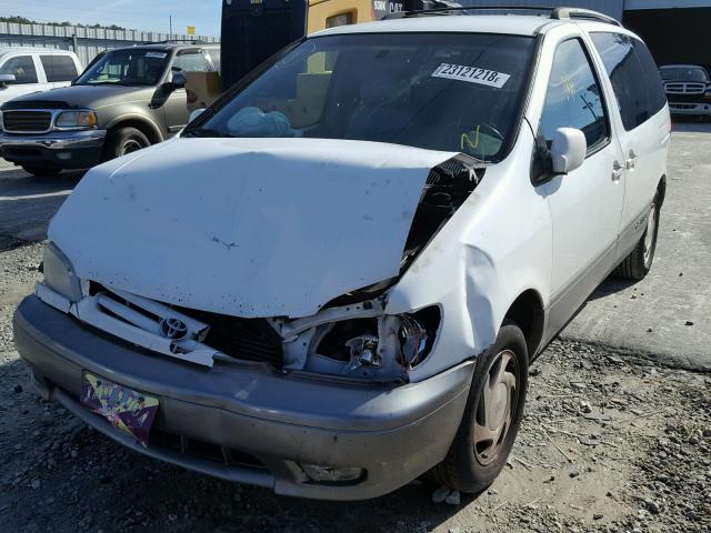 4T3ZF13C62U472025 - 2002 TOYOTA SIENNA LE WHITE photo 2