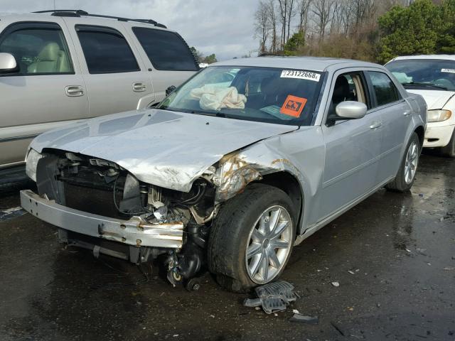 2C3LA43R07H879361 - 2007 CHRYSLER 300 SILVER photo 2