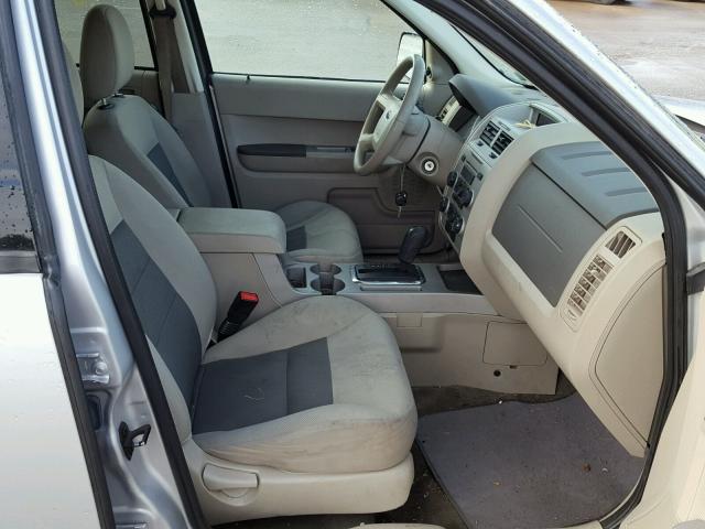 1FMCU03188KA16559 - 2008 FORD ESCAPE XLT SILVER photo 5