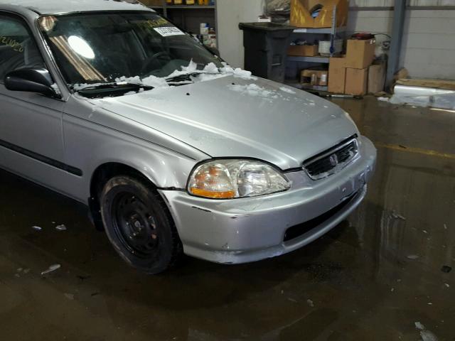 2HGEJ6670WH596372 - 1998 HONDA CIVIC LX SILVER photo 9